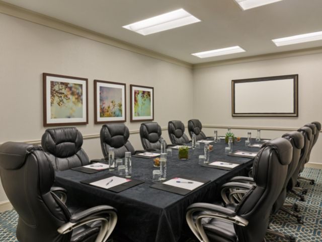 Moline Construction Management Inc Astor Crowne Plaza New Orleans French Quarter Hotel Conference Table